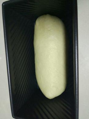 收口处捏紧，朝下放，进行第二次发酵到9分满模。