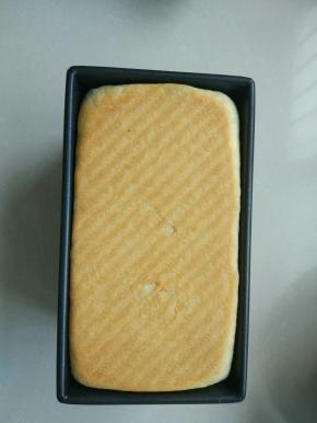 烤箱提前预热170℃中层上下火，烤30分钟左右，取出迅速倒出来放在晾网上晾凉。