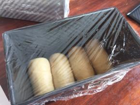 包上保鲜膜，进行发酵；