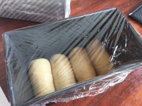 包上保鲜膜，进行发酵；