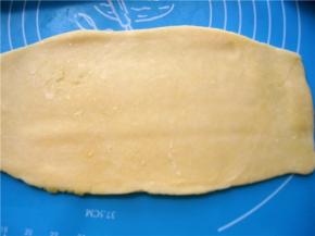 再次擀成长方形；