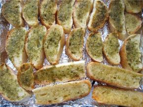 放入烤箱内，200度烤制10分钟；