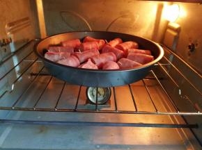 烤箱中层200℃预热5分钟，烤15分钟，中途翻一下