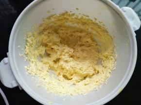 打发好的黄油，体积蓬松发白