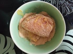 放面包糠里滚下