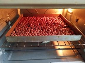 烤箱中层150℃预热5分钟，烤15分钟
