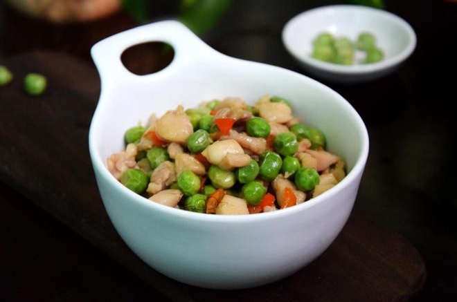豌豆炒鸡丁