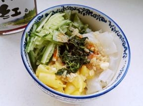 成品。拌匀开吃。。。