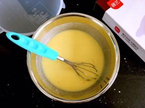 搅拌均匀至无干粉。