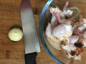 2. 把所有配料丢进碗里