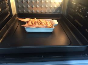 6. 送进烤箱，160度40分钟（此温度仅供参考，按自家烤箱温度进行调整)