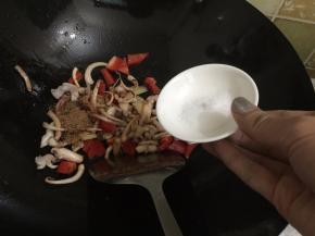 11. 把盐倒入锅中