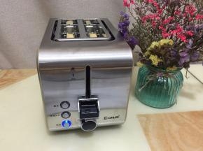 4. 切好的面包片码在多士炉回烤（懒人必备真是太方便了）