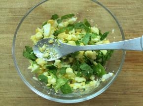 6. 加入切碎的生菜