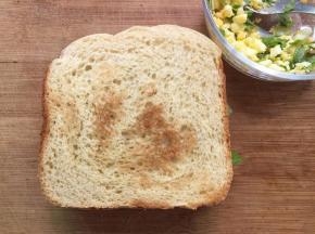 10. 再盖上面包片