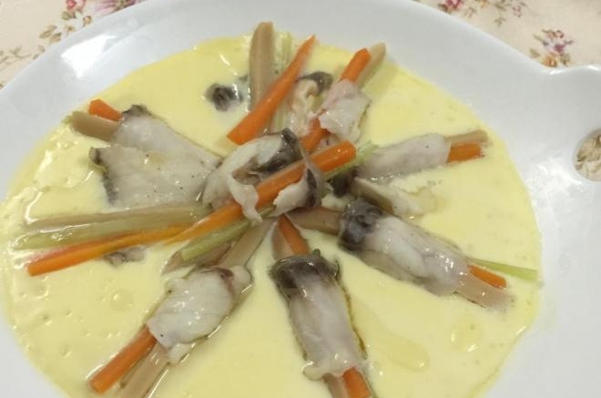 鲜蔬鱼卷鸡蛋羹