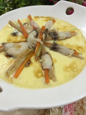 蒸好的鲜蔬鱼卷鸡蛋羹出炉