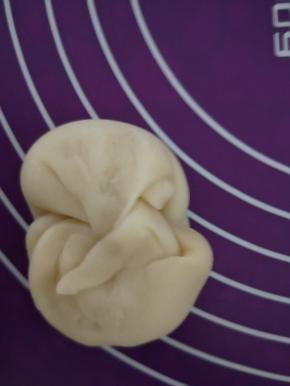 两头向中间收口，按扁