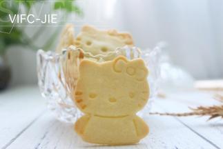 出炉后，拿出来放在烤网上晾凉装入封密的罐子里就好