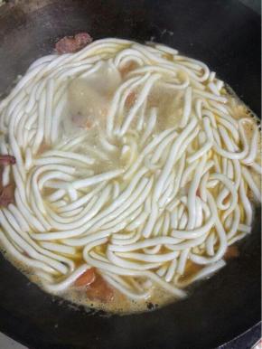 放入土豆粉煮5分钟左右即可！
