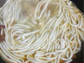 放入土豆粉煮5分钟左右即可！
