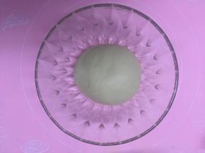 和面好了之后进行基本发酵，发至2倍大，