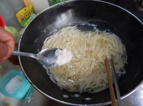 然后在条在加入盐煮