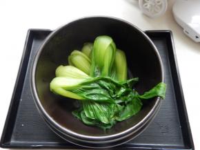青菜煮入味先装盘里
