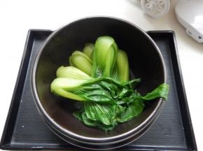 青菜煮入味先装盘里