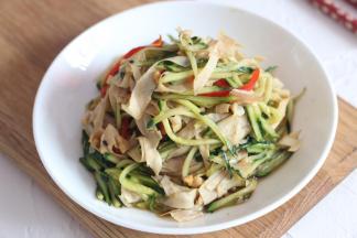 一道清爽小凉菜。