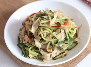 一道清爽小凉菜。