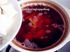 再加入洗泡好的百合；