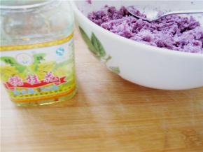 将糖桂花备好；