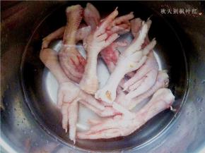 加入清水浸泡；