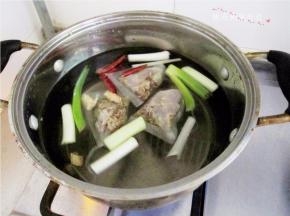 大火煮制；