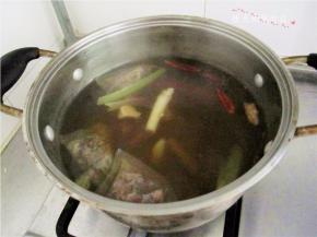 煮出香味，颜色变深；