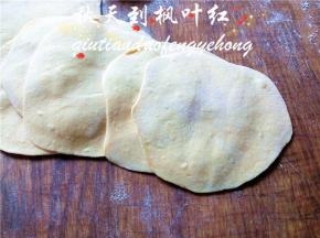 擀成圆面片；