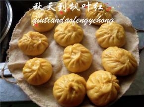 发酵好后大火蒸制20分钟，然后虚火蒸5分钟。