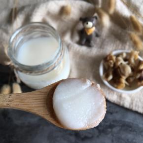 油放凉以后再倒入干净无水的罐子装起来即可，雪白的猪油～炒饭、拌面、煮汤，都超赞