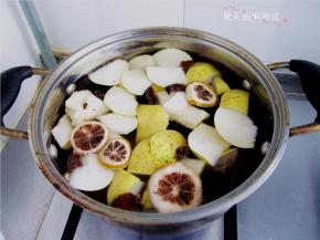 开火进行炖煮；