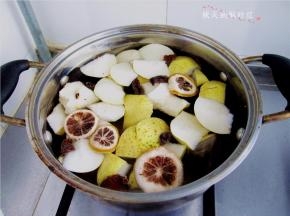 开火进行炖煮；