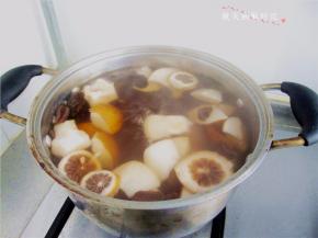 再煮五分钟，待冰糖融化后即可关火