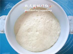 面团发酵至二倍大；