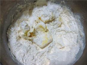 然后放入黄油。