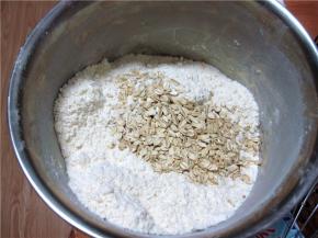 放入燕麦片混合均匀。