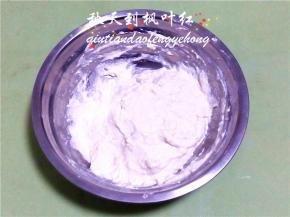 加入清水搅拌均匀；