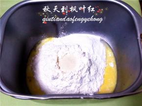 加上面包材料，启动两次和面程序。