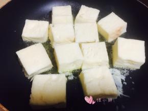 放入蘸好牛奶蛋液的吐司块