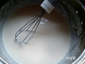 先做汤种。。纯净水高粉搅拌均匀