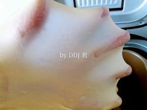 一个程序后加入黄油  
两个程序后已经出了非常结实的手套膜，就不用再揉了